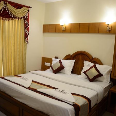 Hotel Vasantham Palace Ooty Exterior foto
